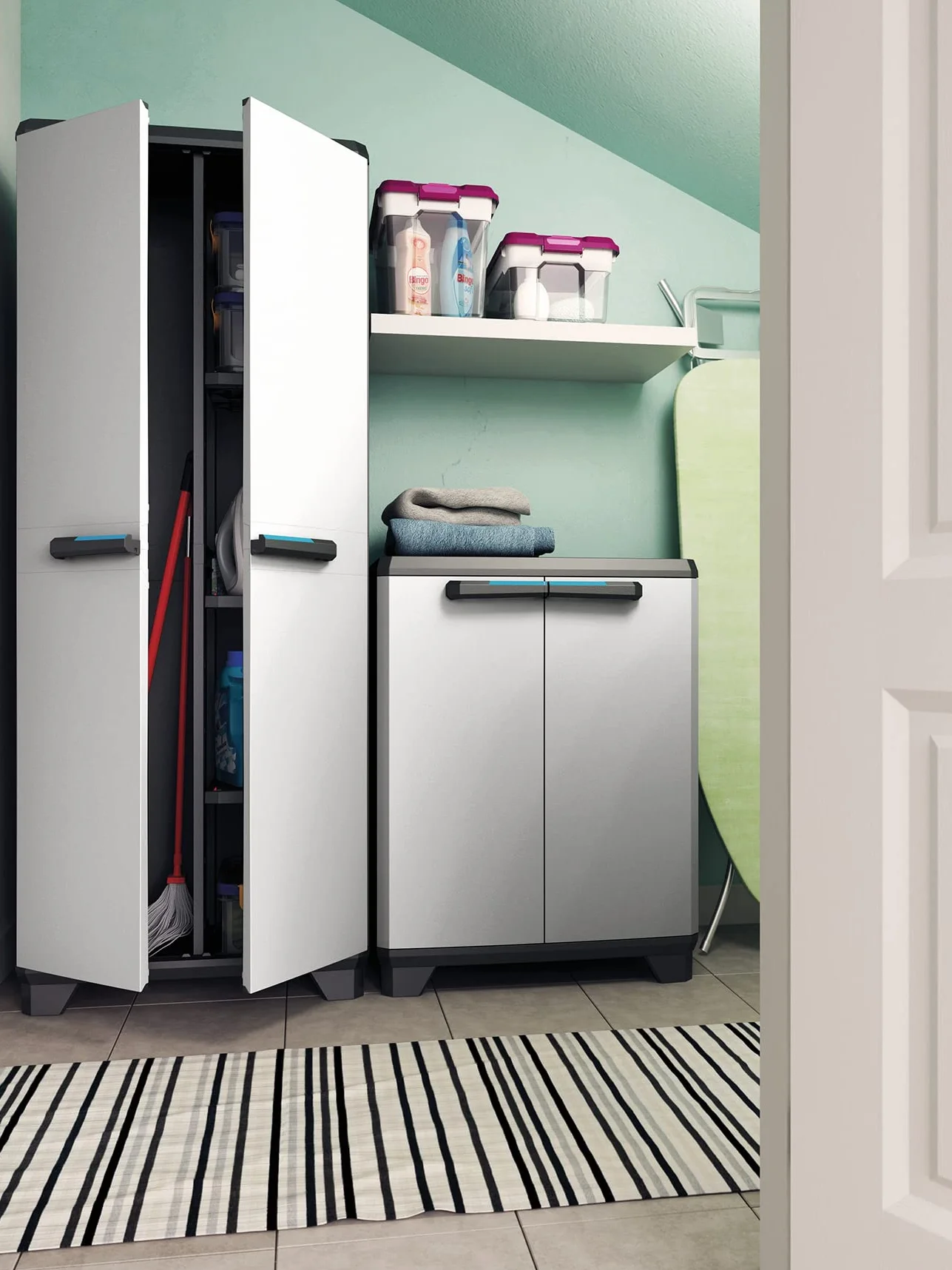 Keter Linear Kunststoffschrank, niedrig, hellgrau/schwarz/blau, 68 x 39 x 90 cm