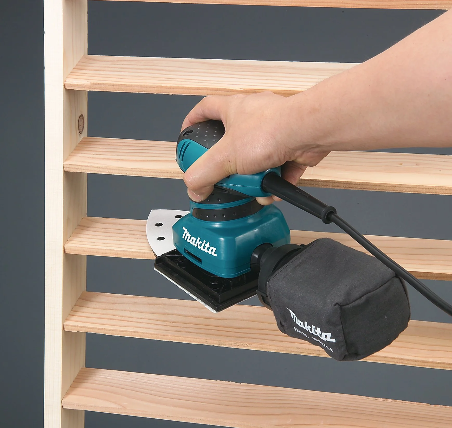 Makita BO4565J Faust-Schwingschleifer 200 W im MAKPAC, 23x450 mm