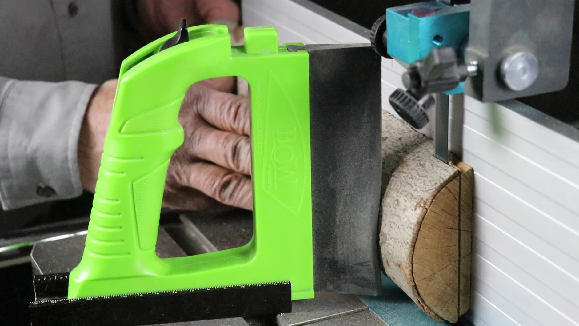BOW Products GuidePRO GP5 - Featherboard für Bandsägen - Vertikale Resaw- und Bandsägeführung mit Silikon-Feather - Mehr Vorschubkontrolle - Holz­bearbeitungs­werkzeug & Sicherheitszubehör