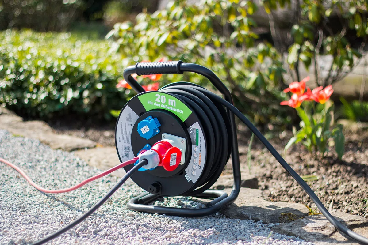 Meister Kabeltrommel H07RN-F5G2,5, IP44 - 20 m Kabel - Thermoschutz-Schalter - Outdoor / Kabelrolle mit CEE- & Schuko-Steckdosen / Kabelbox mit Verlängerungskabel / Leitungsroller mit Kurbel / 7435900