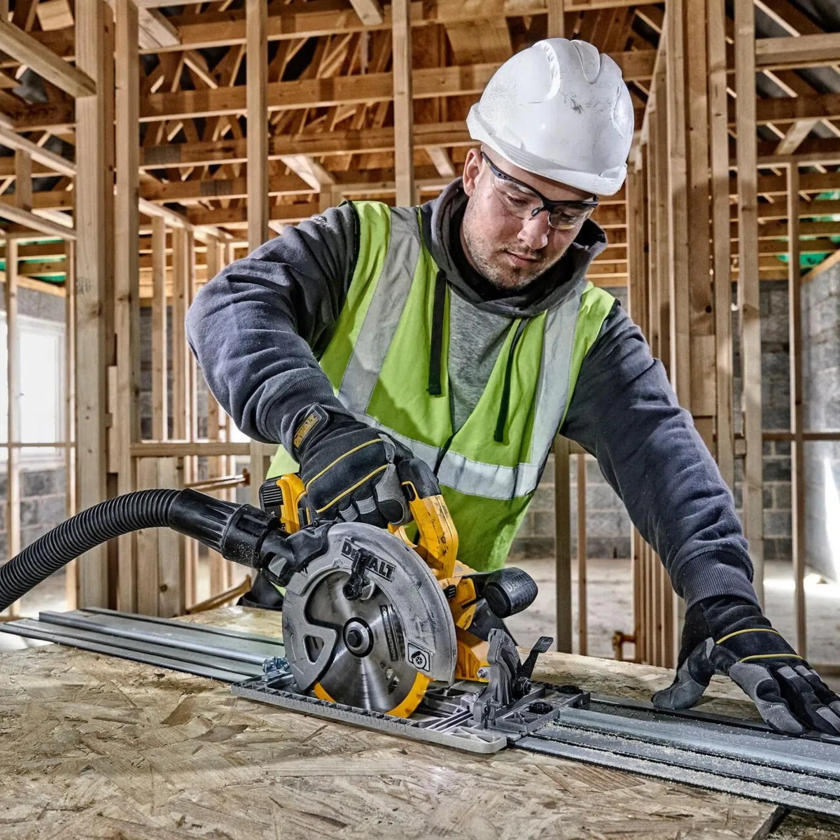 DEWALT XR 18V bürstenlose Kreissäge mit 184-mm-Sägeblatt, 58-mm-Schnitttiefe, LED und TSTAK-Koffer, DCS572NT-XJ