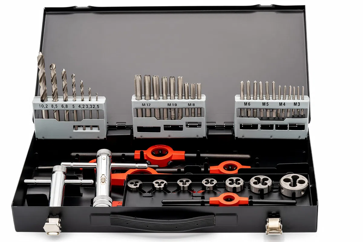 BAER Gewindeschneider Set 30-tlg. M3–M12 HSS-G | Handgewindebohrer + Schneideisen DIN 352/DIN 13 | Windeisen & Schneideisenhalter in Metallkassette | Profi Gewindeschneidsatz Innen- & Außengewinde