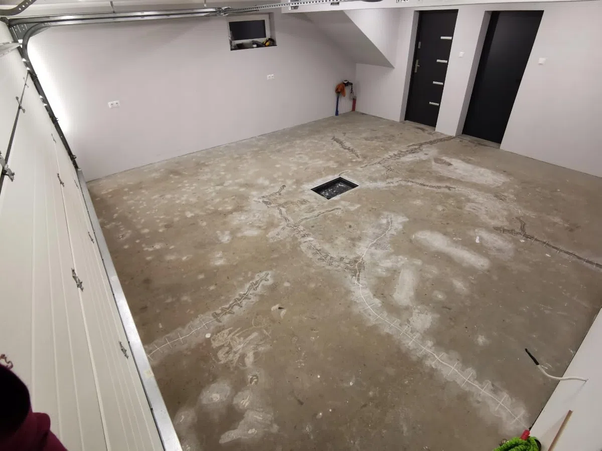 2K Epoxidharz Set für 25 m² mit Top Coat Versiegelung | RAL 7001 – Silbergrau, 12,7 KG | Epoxidharzboden für Garage, Keller | Rutschfest, Chemikalienbeständig | SwissTech