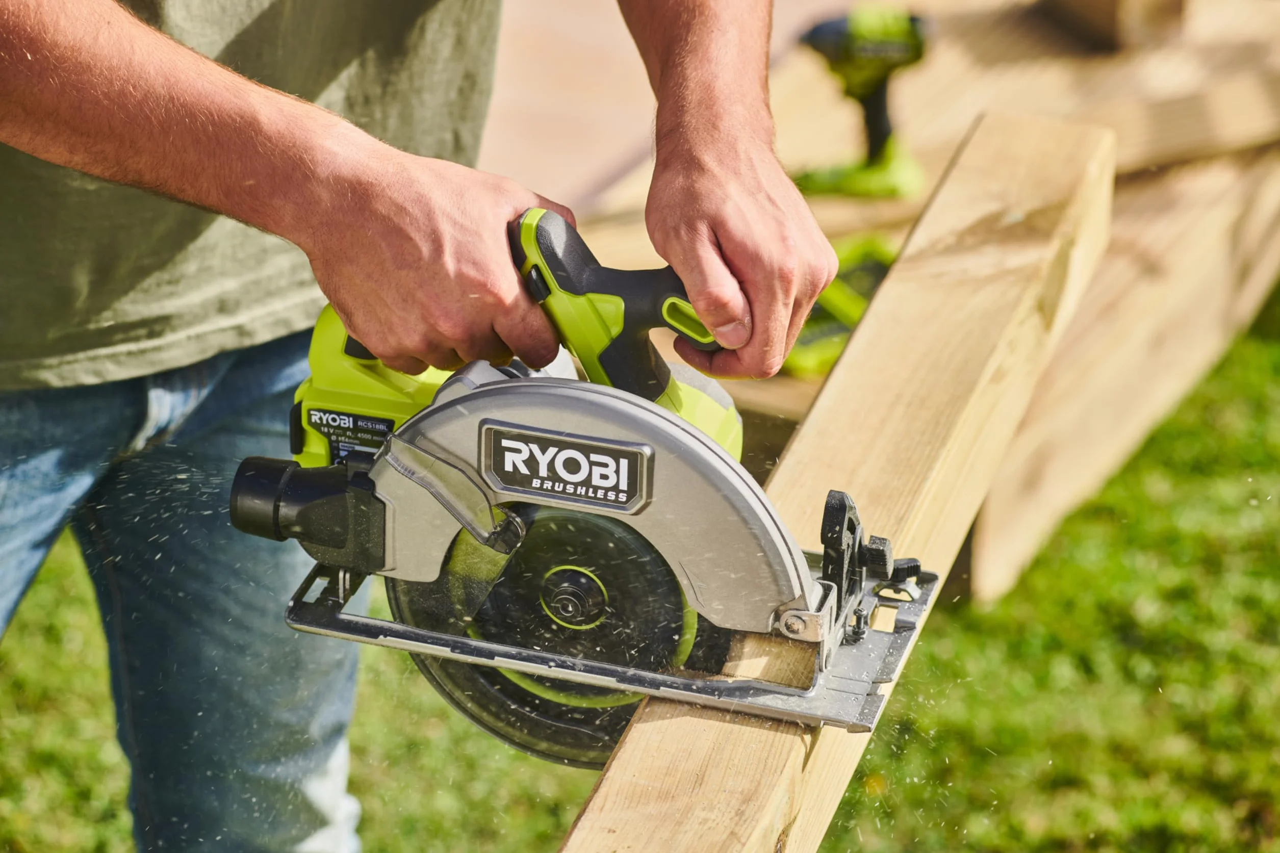 RYOBI 18 V ONE+ Brushless Akku-Handkreissäge RCS18BL-0, 184 mm Sägeblatt | werkzeuglose Einstellungen, ohne Akku und Ladegerät