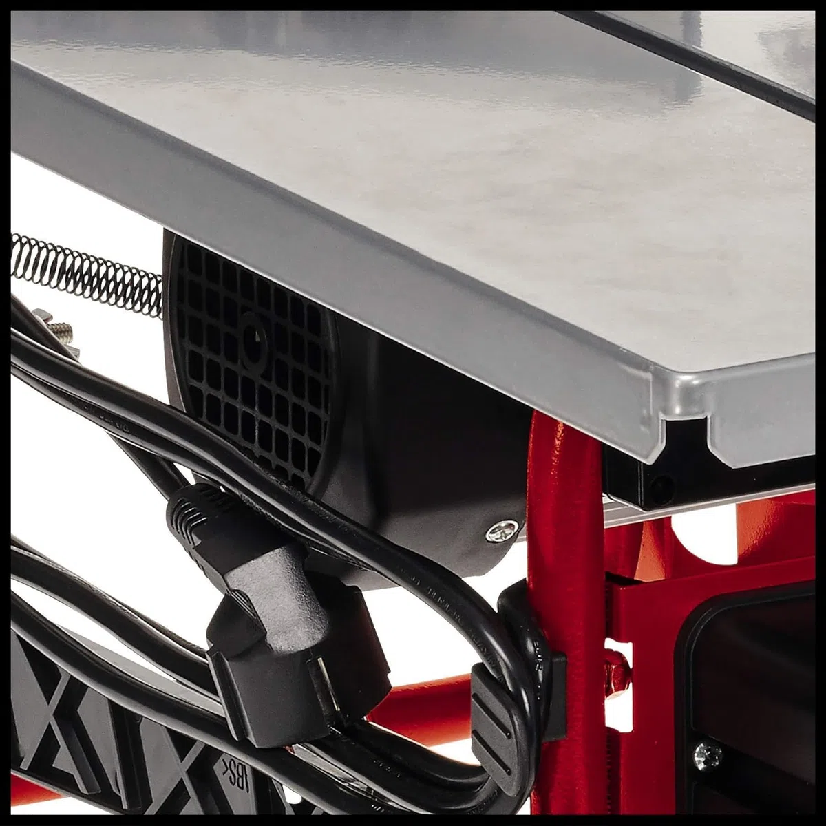 Die Einhell Tischkreissäge TC-TS 200 (800 W, 45 mm Schnitthöhe, Ø 200 mm Sägeblatt, Winkelanschlag, Sägeblattneigung, Schiebestock)