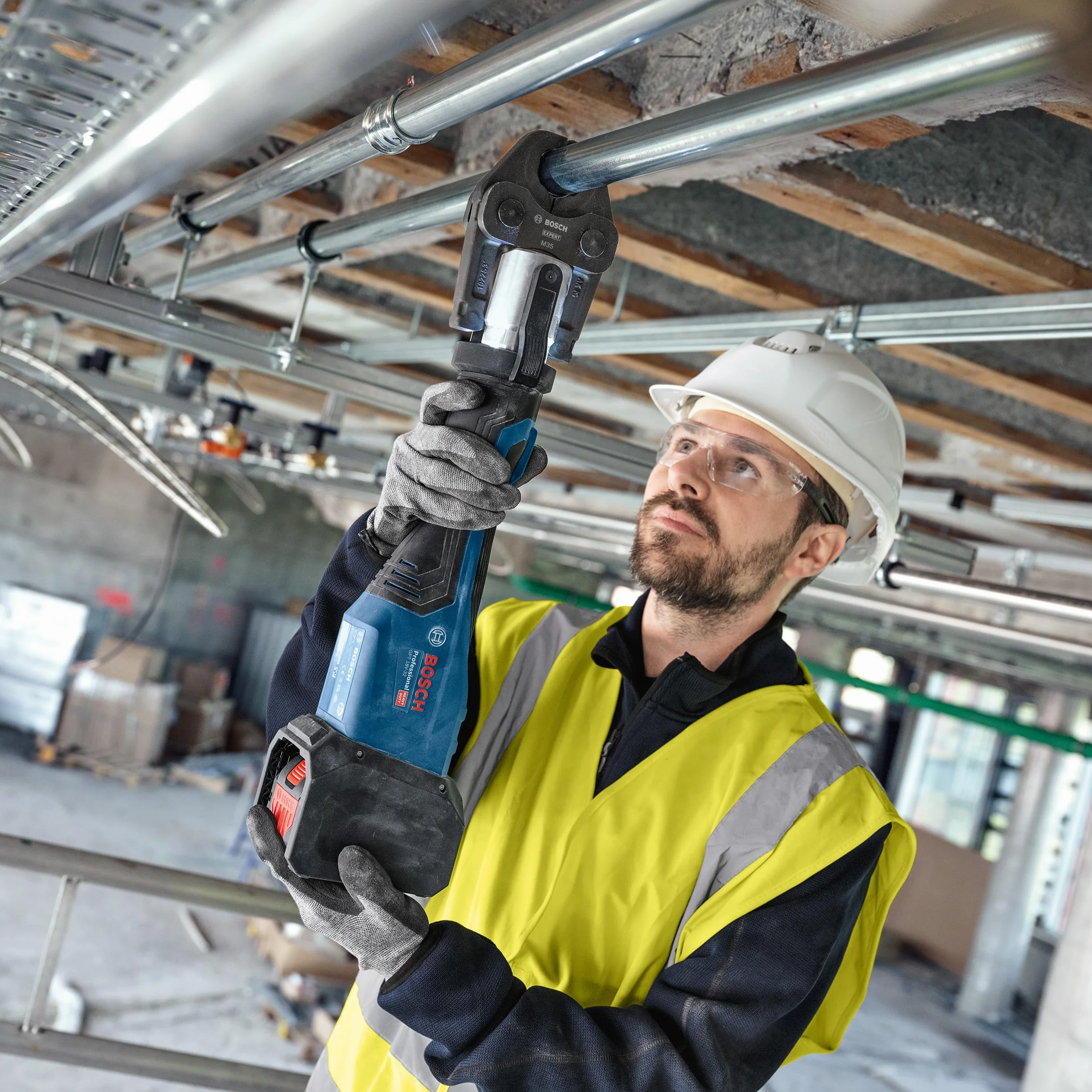 Bosch Professional 18V System Akku Presswerkzeug GPT 18V-32 (32 kN Kraft, Kunststoff-Fittings bis 110 mm, Metall-Fittings bis 54 mm, inkl. XL-BOXX)