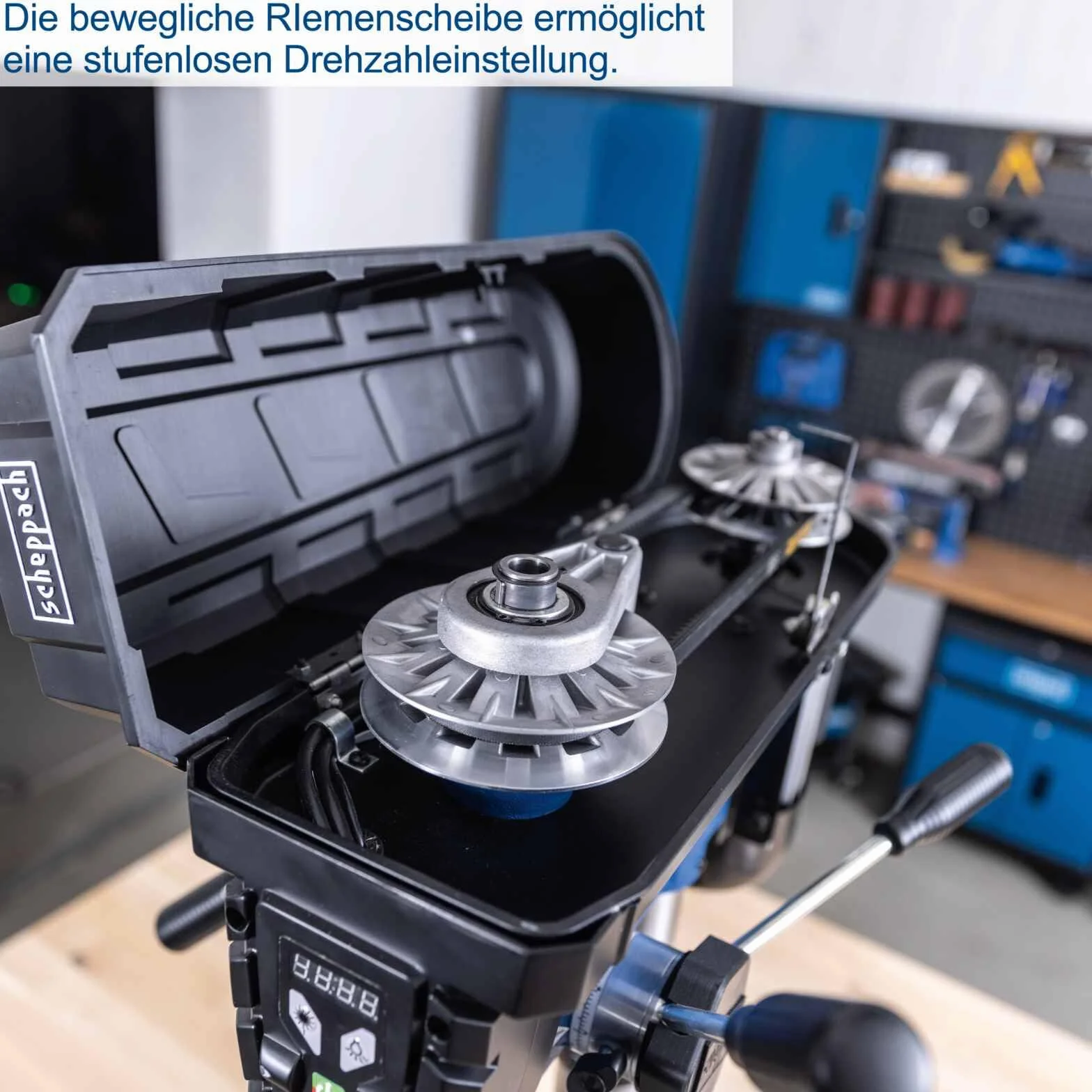 Scheppach Tischbohrmaschine TBM300Vario mit 80mm Bohrtiefe | Leistung 750W | Bohrfutter 1-16mm | Drehzahl 440–2580min-1 | Schnellspannbohrfuter, Digitaldisplay, Laser & LED | Holz, Kunststoff & Metall