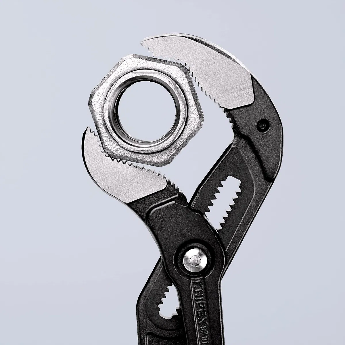 KNIPEX Cobra XXL Wasserpumpenzange, 560 mm, Muttern bis 120mm, Rohre bis 115mm, Feinverstellung per Knopfdruck, Rohrzange, 87 01 560