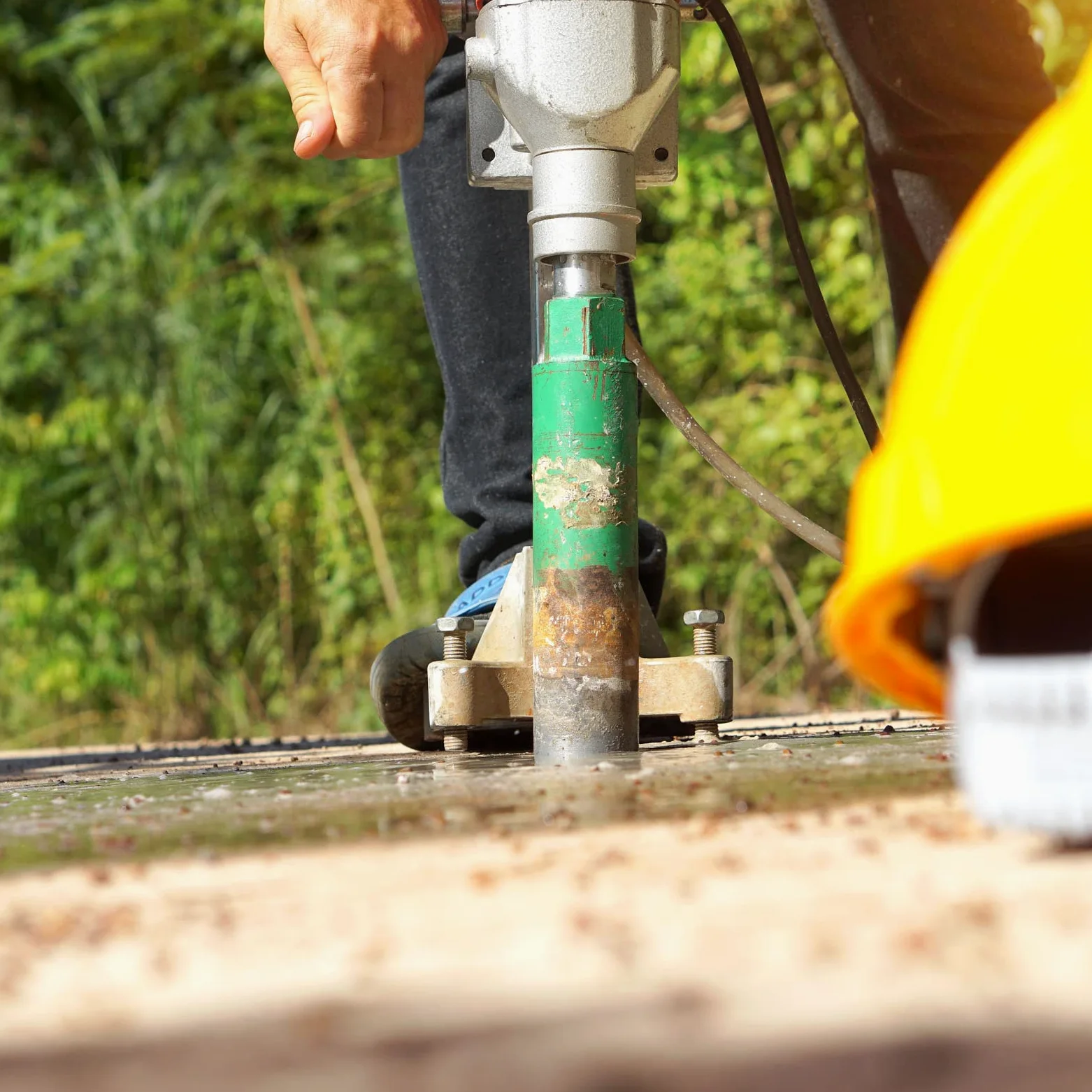 Wiltec Kernbohrgerät bis 110 mm Nass Kernbohrmaschine 2080 W 1700 U/min mit Transportkoffer und Zubehör