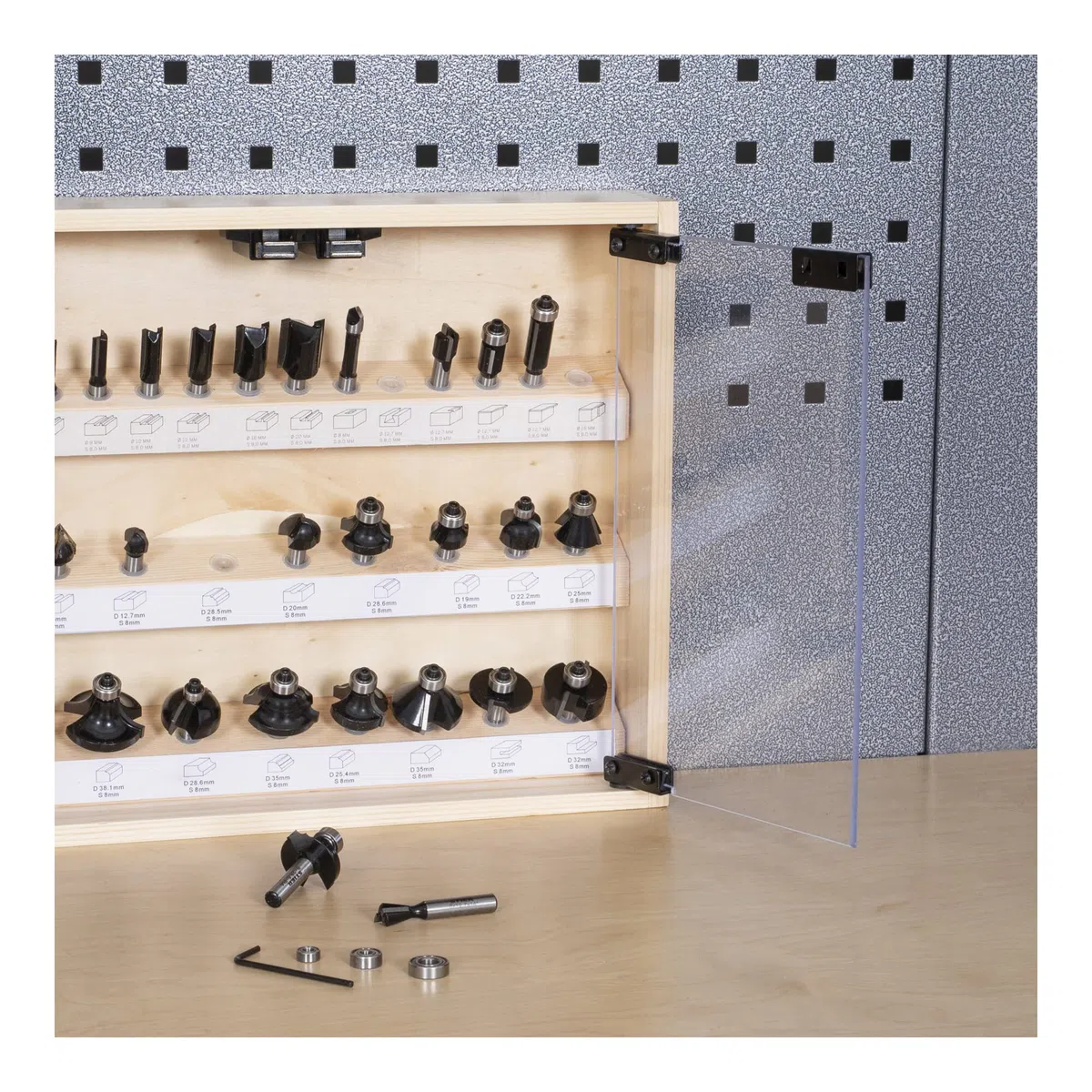STIER Fräsersortiment in stabiler Vitrine, 30-teilig, 8 mm, Fräser für Oberfräsen, Holzfräser, Fräser Set, Fräserset, vollständiges Set mit Nutfräser Abrundfräser Bündigfräser Fasenfräser