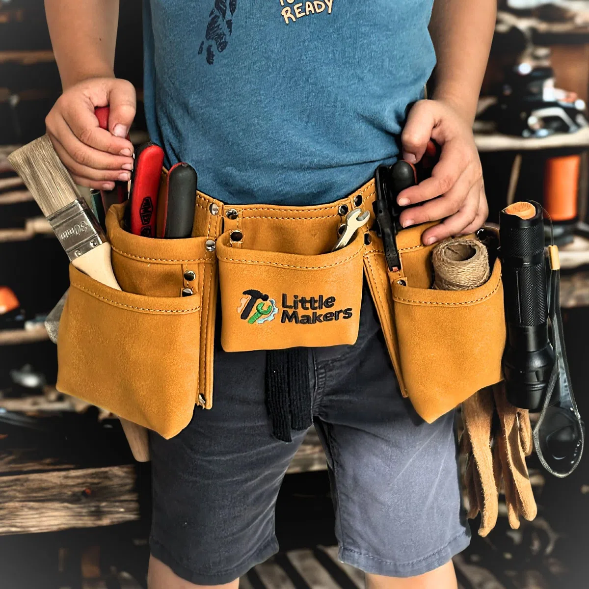 Kinder Werkzeuggürtel – Robuster Handwerker-Gürtel für kleine Baumeister, mit Werkzeugtaschen, Hammerschlaufe & Karabiner zum Werken, Bauen & Basteln - stufenlos anpassbar & mitwachsend