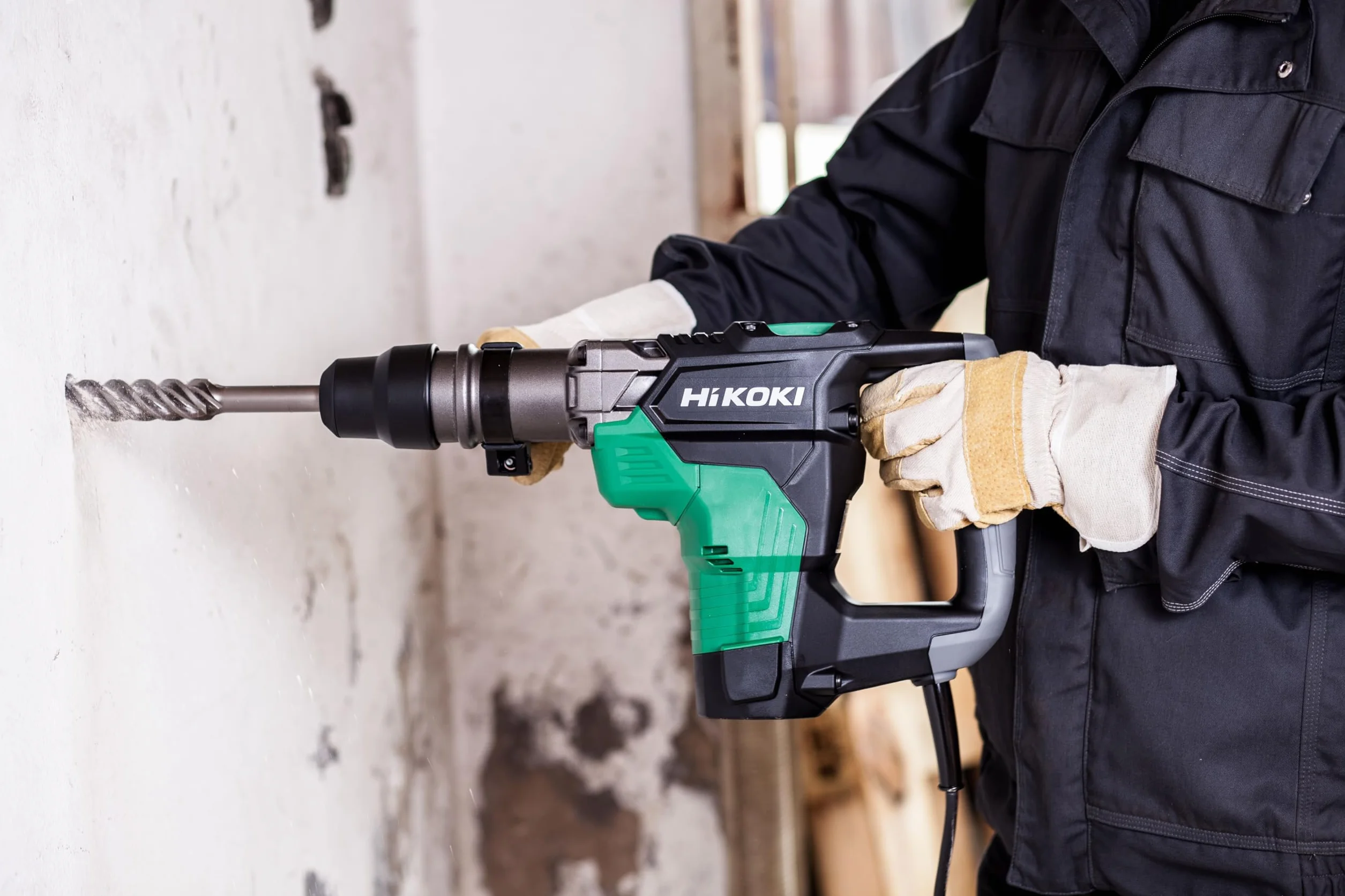 HiKOKI Bohr- und Meißelhammer SDS-Max - 1100 W, 7,1 J Schlagenergie, 40 mm Bohrdurchmesser, 2800/min Schlagrate - Vibrationsarm, ergonomischer Griff - Inkl. Koffer - Betonbohren und Abbrucharbeiten